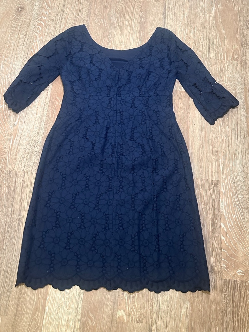 Lilly Pulitzer 13942 Shana Navy Blue Floral Eyelet Embroidered Dress Size 10